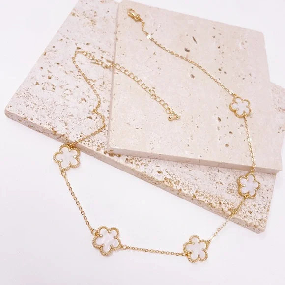 White And Gold Flower Necklace - Picture 4 of 6